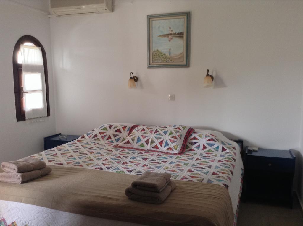 Mouria Hotel *